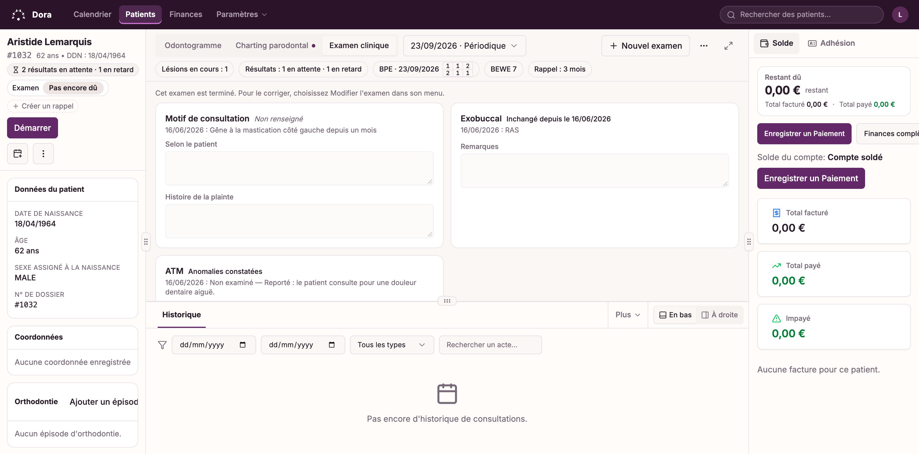 Le schéma d’examen clinique de Dora Dental pour un patient fictif : constatations extrabuccales, intrabuccales et des tissus mous telles que le praticien les a consignées.